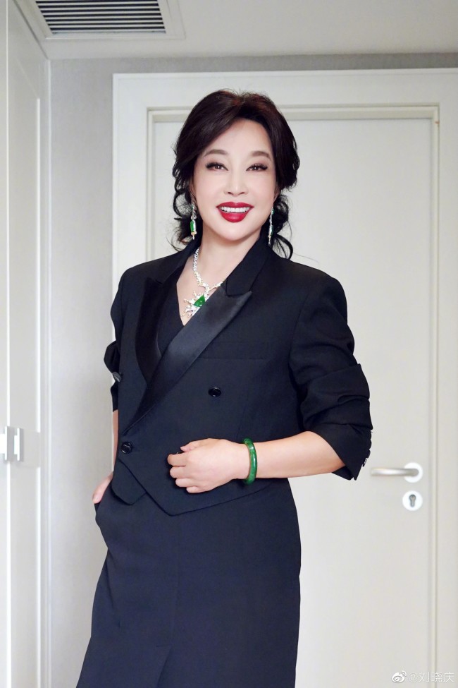 Mỹ nhân amp;#34;rác phẩmamp;#34; 2023: Phan Kim Liên phát phì có bằng bà già đóng vai gái trẻ 18? - 1