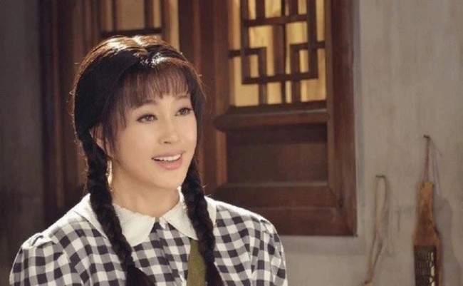 Mỹ nhân amp;#34;rác phẩmamp;#34; 2023: Phan Kim Liên phát phì có bằng bà già đóng vai gái trẻ 18? - 2