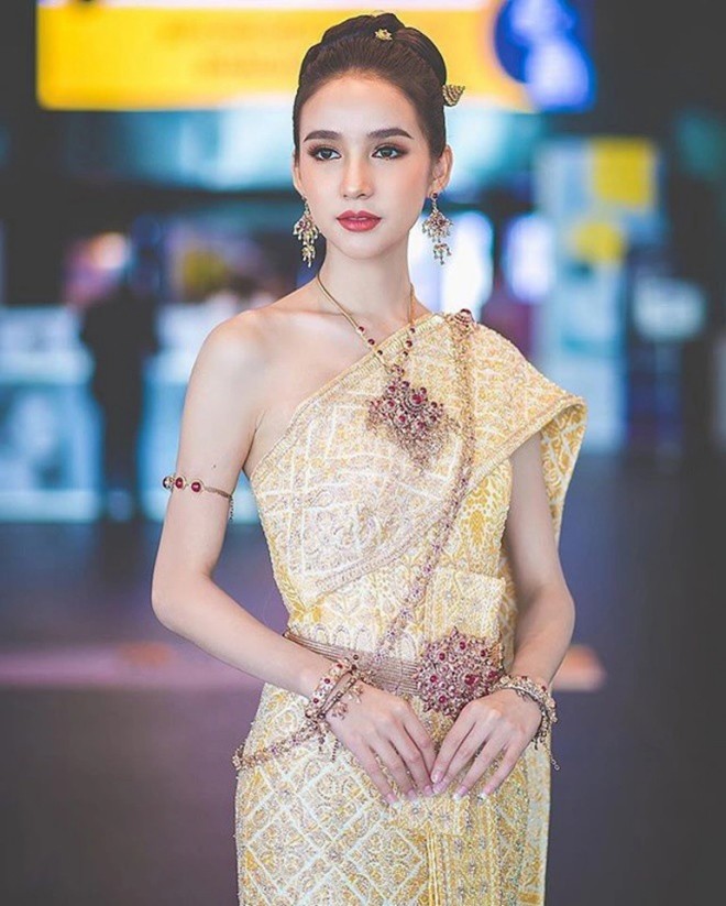 Yoshi là Hoa hậu chuyển giới nổi tiếng Thái Lan.