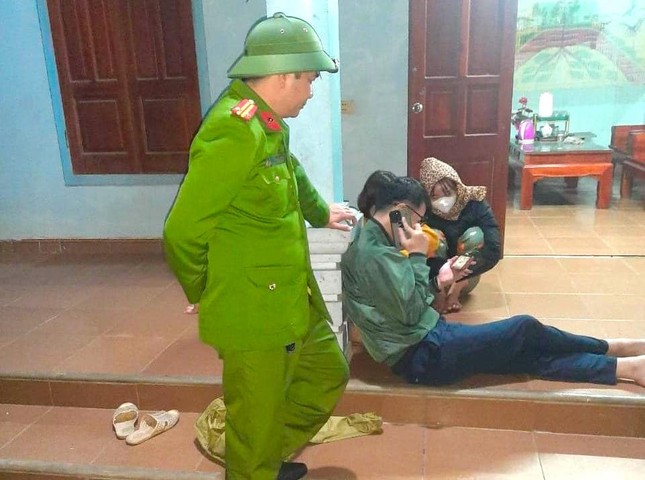 Trước đó, cơ quan công an đã trích xuất dữ liệu hàng chục camera xung quanh gia đình cháu bé sinh sống, dọc quốc lộ 1A để phục vụ tìm kiếm cháu bé và điều tra vụ việc.