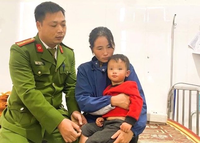 Cháu Phúc A. hiện đã ổn định sức khỏe và được về nhà chăm sóc sau khi đi bệnh viện kiểm tra sức khỏe.