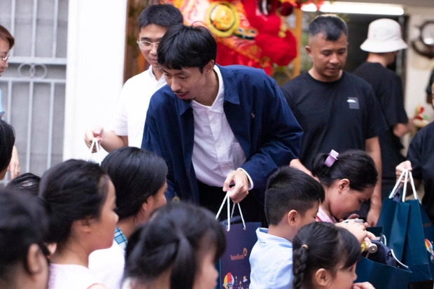 Đen Vâu là nghệ sĩ tích cực trong các hoạt động cộng đồng.