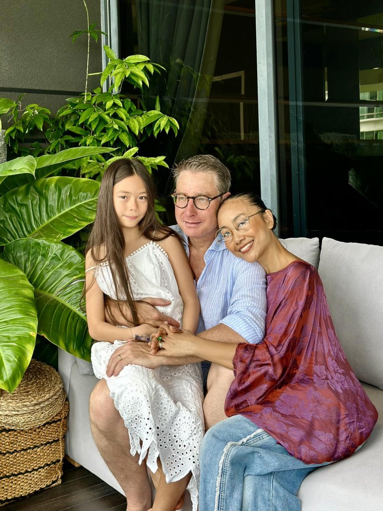 Cô cho hay, mình và chồng đều khôn khi muốn có cả văn hóa phương Tây lẫn Á đông trong gia đình mình.