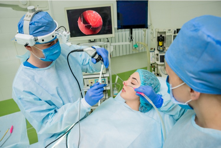 Phẫu thuật nội soi mũi xoang điều trị hiệu quả viêm xoang mạn tính