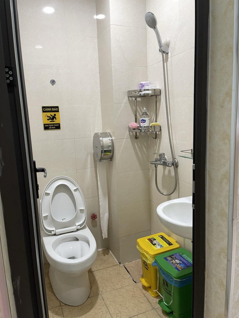 Nhà vệ sinh bệnh viện sạch sẽ. (Ảnh: NVCC)