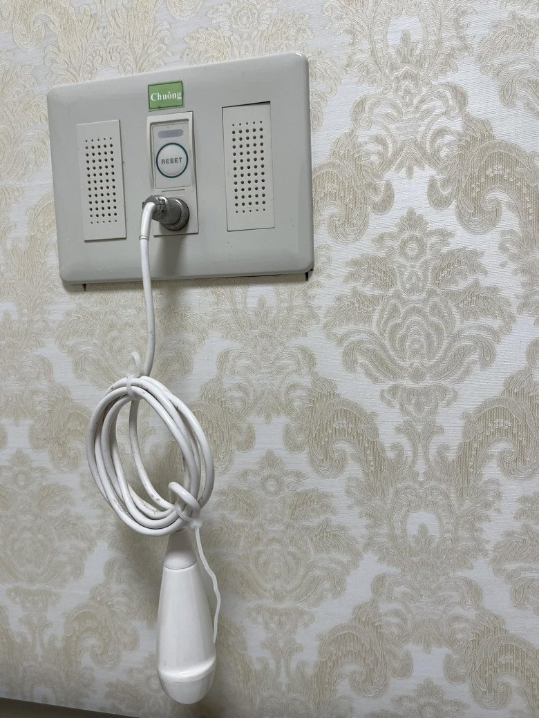 Mẹ bỉm có thể ấn chuông để gọi y tá hỗ trợ nếu cần. (Ảnh: NVCC)