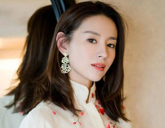 Đổng Khiết không xác nhận chuyện có bạn trai mới.