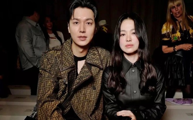 Song Hye Kyo và Lee Min Ho đi xem show thời trang cùng nhau. 