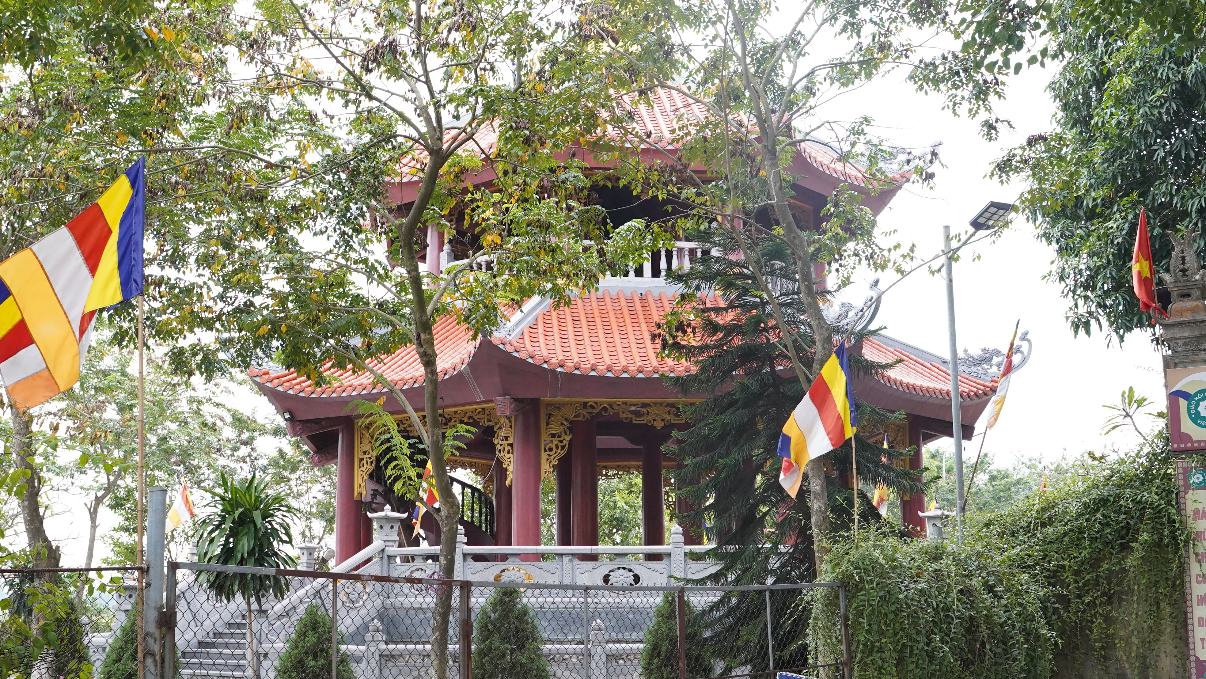 Nhiều người dân địa phương vẫn bàng hoàng trước vụ việc xảy ra.