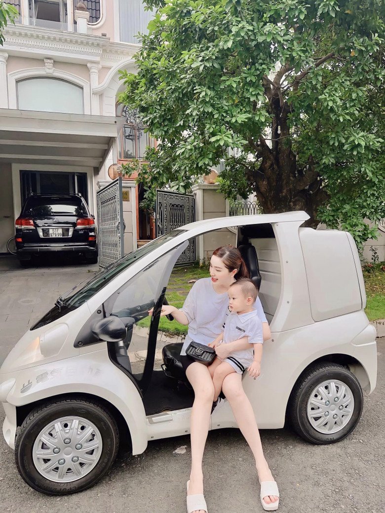 Từ bé, con trai Bảo Thy đã được mẹ sắm sửa quần áo, đồ chơi,... là hàng hiệu đắt đỏ.