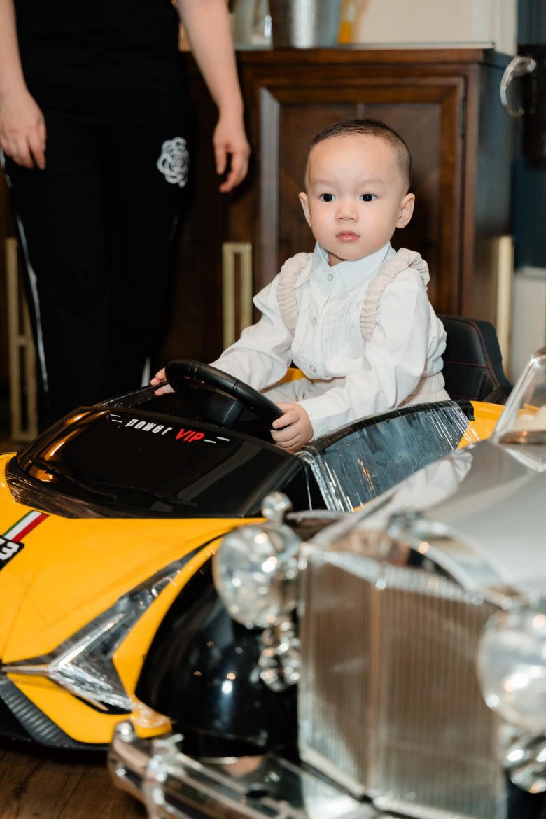 Vợ chồng Bảo Thy không ngại chi tiền đầu tư cho con trai.