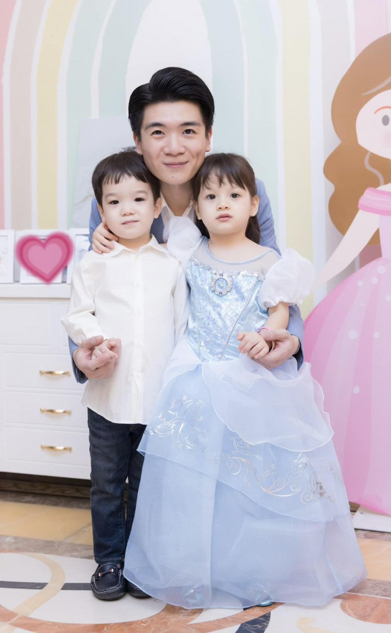 Lên 6 tuổi, Gấu và Thỏ hưởng trọn vẻ đẹp từ bố điển trai.