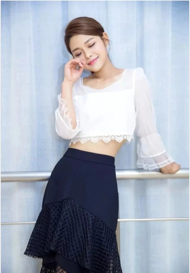 Cô cũng nỗ lực giảm cân nên có vóc dáng khác hẳn trước kia.