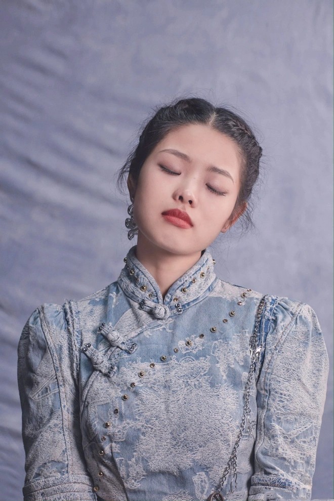 Vương Sa Sa dần dần lột xác về ngoại hình từ thần thái tới dáng vẻ.