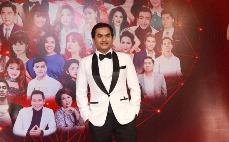 Đức Tiến phong độ khi về nước nhận giải thưởng “Nghệ sĩ vì cộng đồng 2023”.