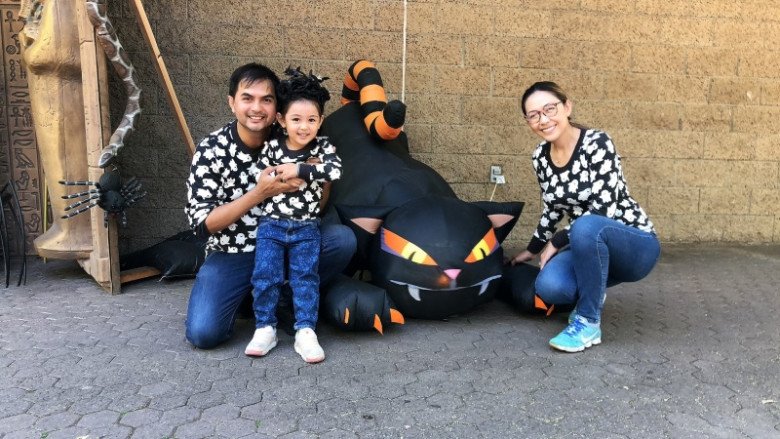 Gia đình viên mãn của Đức Tiến và bà xã là Hoa hậu Bình Phương cùng con gái nhỏ.