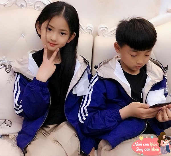 Khi đến tiểu học, thành tích cũng có sự khác biệt.