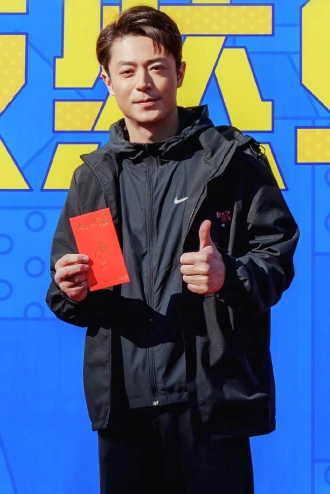 Hoắc Kiến Hoa đang bận rộn quay phim ở Đại lục.