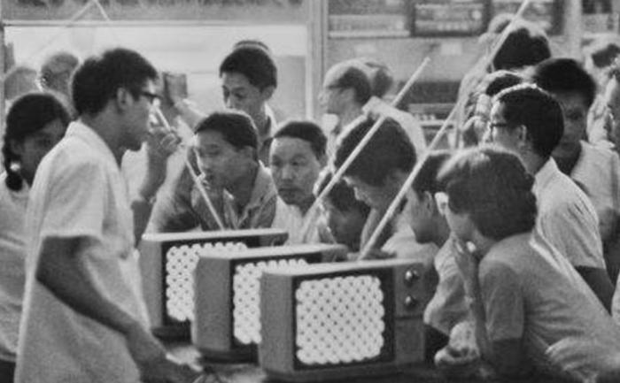 Chân dung tỷ phú lẫy lừng: 1/3 cuộc đời trong tù, em dâu kém 28 tuổi luôn kề vai sát cánh - 2