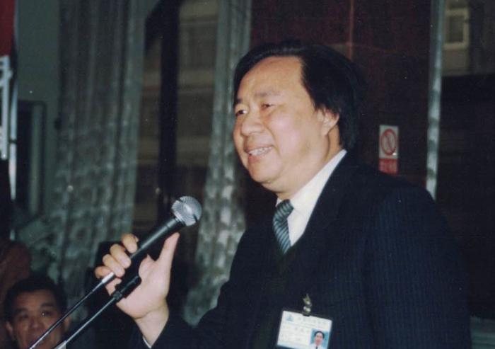 Chân dung tỷ phú lẫy lừng: 1/3 cuộc đời trong tù, em dâu kém 28 tuổi luôn kề vai sát cánh - 3