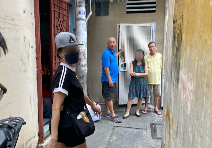 Bà Tâm (áo đen) kể về vụ cháy 