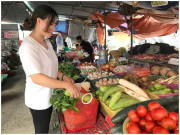 Bà bầu - Mẹ chồng đi chợ không bao giờ cầm tiền, con dâu bầu đi theo phát hiện sự thật