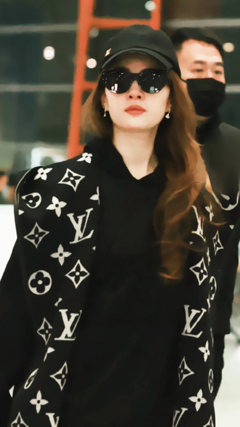 Lưu Diệc Phi sang chảnh tại Thái Lan. 