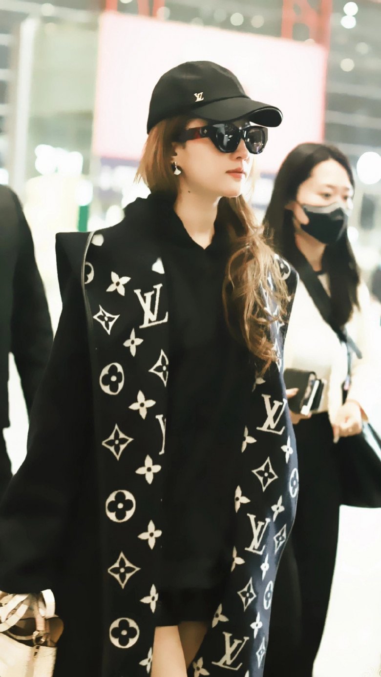 Góc nghiêng của chị đẹp này gây chú ý với khán giả và người hâm mộ. 