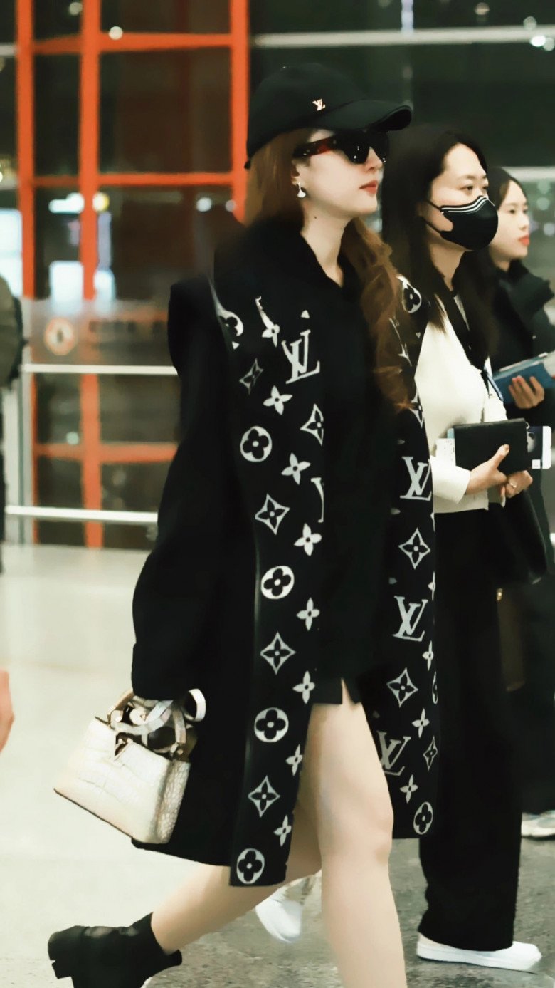 Lưu Diệc Phi thực sự sở hữu đôi chân nuột nà và trắng nõn.