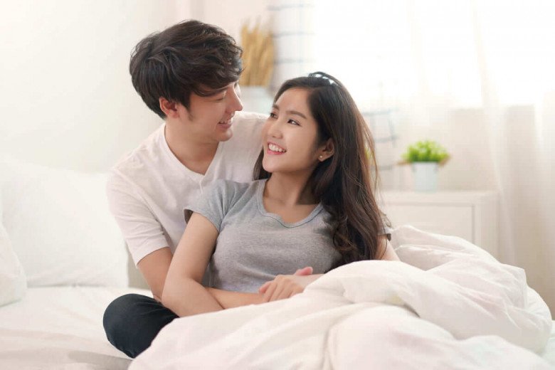 Sự thấu hiểu, chia sẻ của người chồng sẽ giúp hai người có đời sống chăn gối hòa hợp. Ảnh minh họa.