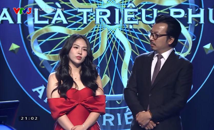 Bích Trâm và MC Đinh Tiến Dũng.