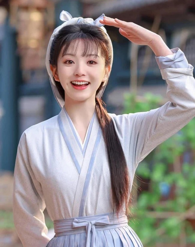 Top nàng thơ amp;#34;mặt học sinh, thân hình phụ huynhamp;#34;: Người sở hữu 5 công ty, kẻ là amp;#34;búp bê cơ bắpamp;#34; - 1