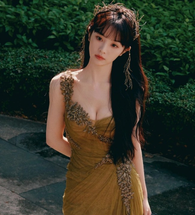 Top nàng thơ amp;#34;mặt học sinh, thân hình phụ huynhamp;#34;: Người sở hữu 5 công ty, kẻ là amp;#34;búp bê cơ bắpamp;#34; - 5