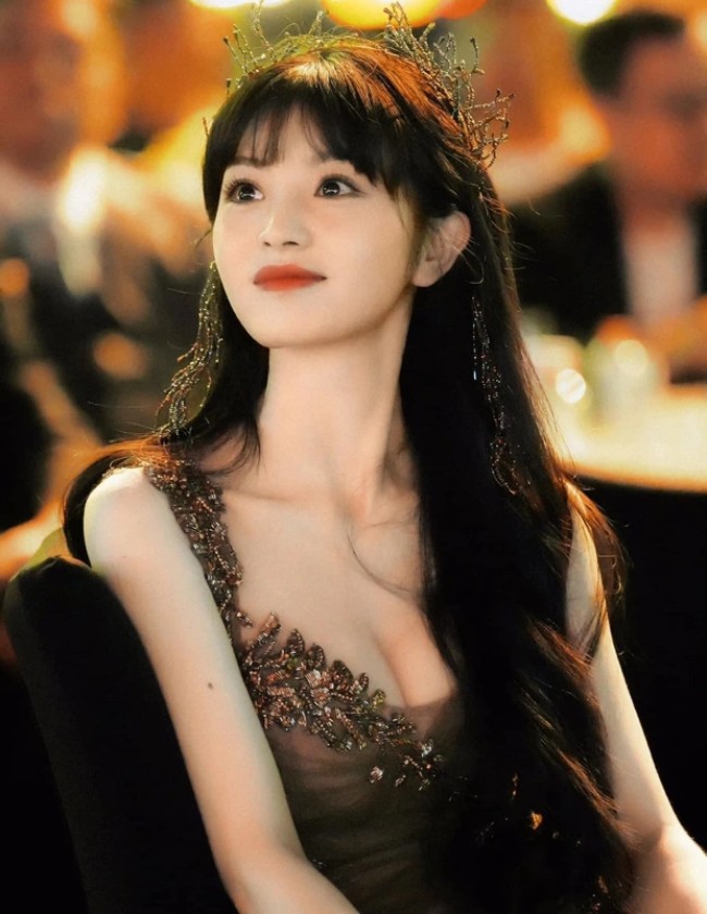 Top nàng thơ amp;#34;mặt học sinh, thân hình phụ huynhamp;#34;: Người sở hữu 5 công ty, kẻ là amp;#34;búp bê cơ bắpamp;#34; - 6