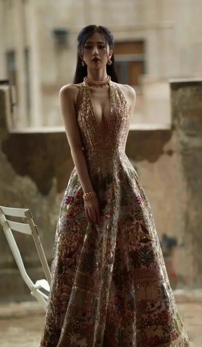 Top nàng thơ amp;#34;mặt học sinh, thân hình phụ huynhamp;#34;: Người sở hữu 5 công ty, kẻ là amp;#34;búp bê cơ bắpamp;#34; - 9