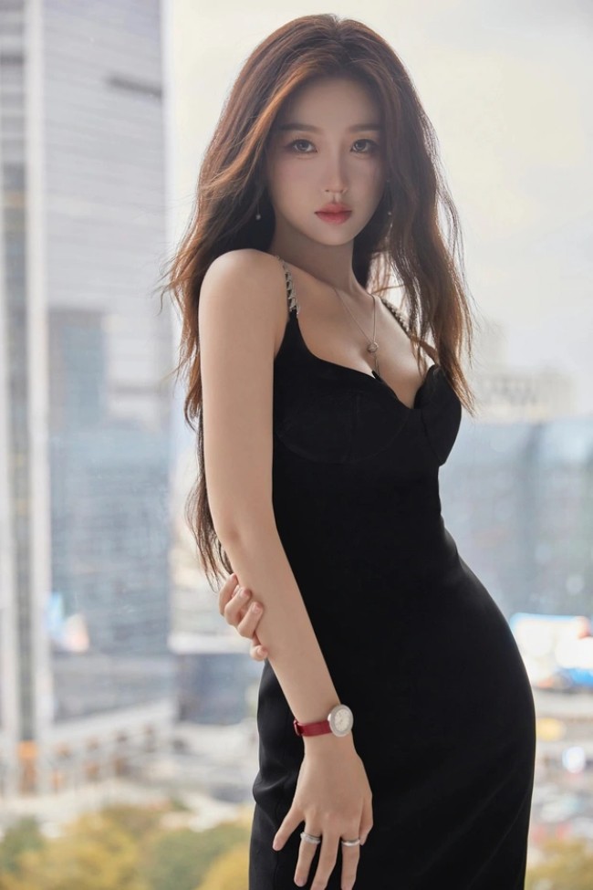 Top nàng thơ amp;#34;mặt học sinh, thân hình phụ huynhamp;#34;: Người sở hữu 5 công ty, kẻ là amp;#34;búp bê cơ bắpamp;#34; - 8