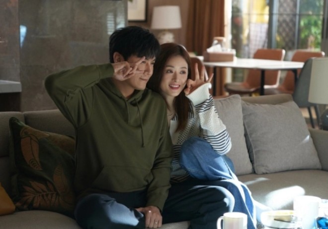 Triệu Vy bị thay thế bằng Tưởng Hân nhờ công nghệ AI.