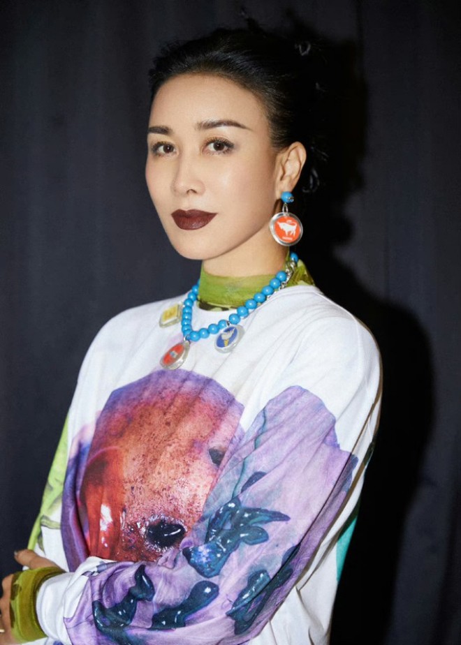 6 tháng nay không thấy chị đại Cbiz lộ diện.