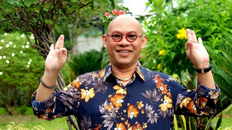 Color Man gây ấn tượng với nhiều người bởi những trang phục màu sắc sặc sỡ.