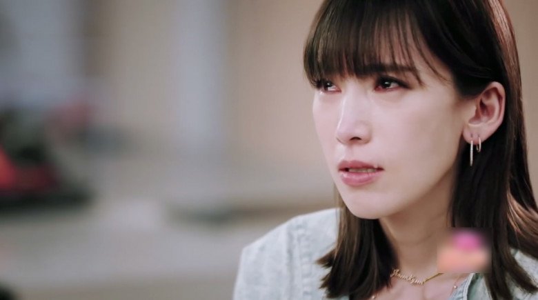 Cô tủi thân khi bị mẹ chồng xem thường.