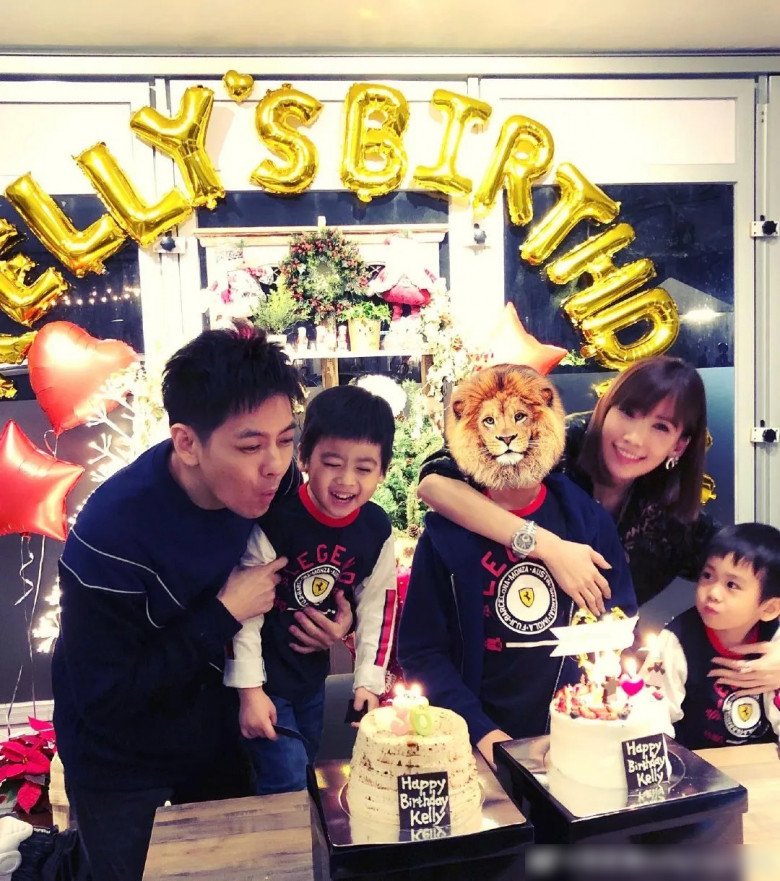 Nhược Nghi tận hưởng hạnh phúc bên gia đình.