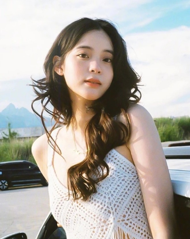 Ở tuổi trưởng thành, cô gái trẻ thích diện đồ gợi cảm hơn.