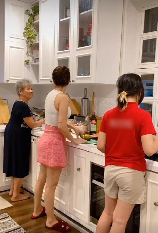 Vợ Hoàng Bách khoe khoảnh khắc 3 thế hệ trong 1 căn bếp, món ăn nhận được nhiều lời khen - 3