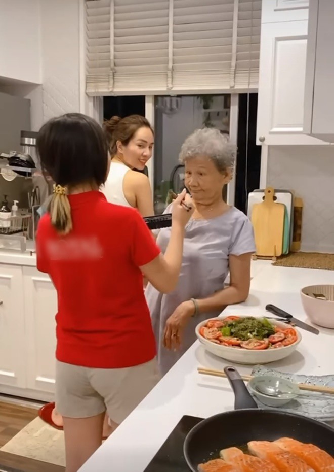 Vợ Hoàng Bách khoe khoảnh khắc 3 thế hệ trong 1 căn bếp, món ăn nhận được nhiều lời khen - 8