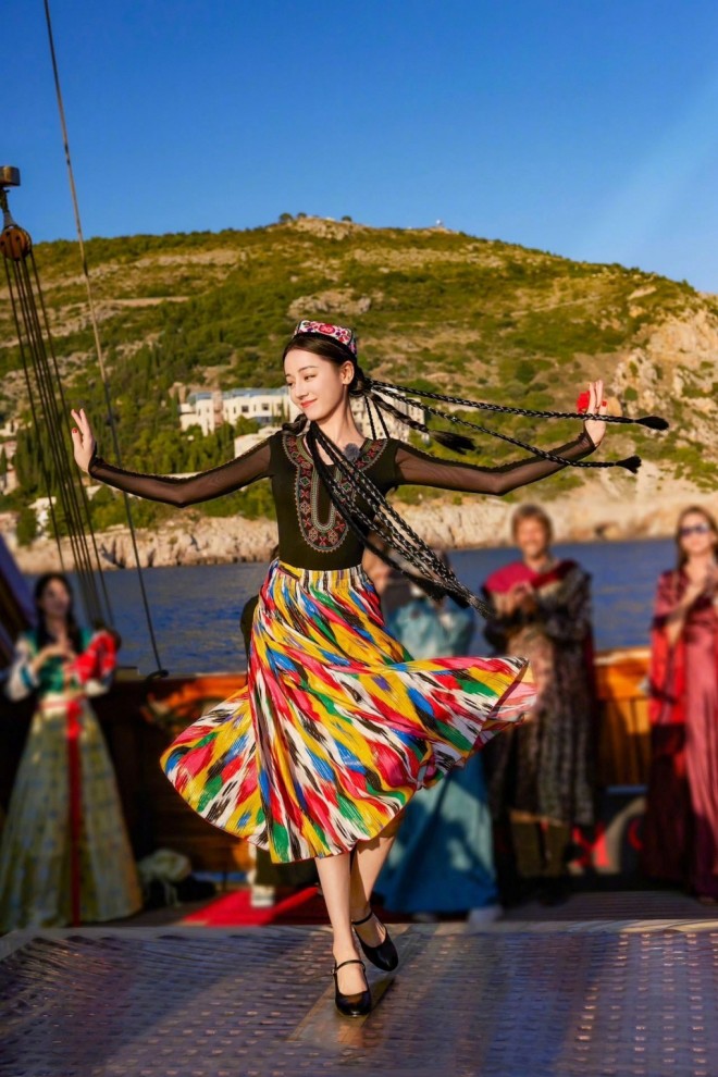 Cô khiến quê hương tự hào. 