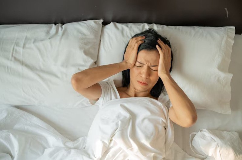 Sự tích tụ độc tố quá mức có thể khiến mức độ hormone kiểm soát giấc ngủ cortisol giảm sút, từ đó ảnh hưởng tiêu cực đến giấc ngủ. Mất ngủ có thể dẫn đến các vấn đề sức khỏe nghiêm trọng, nếu mất ngủ hãy thử giải độc.
