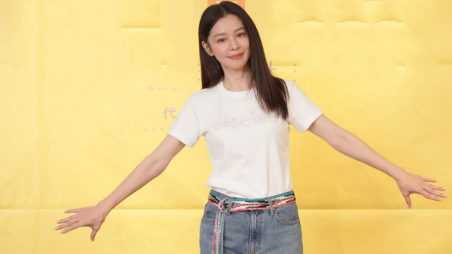 Hình ảnh mới nhất của Từ Nhược Tuyên hồi tháng 6 vừa rồi. 