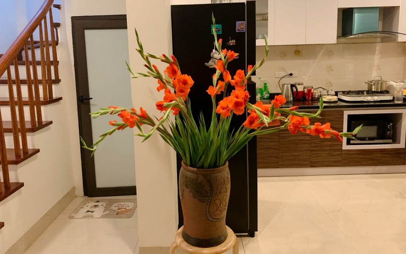 Vì mê hoa nên MC Hoàng Linh cũng thường cắm hoa để trưng trong nhà. 

