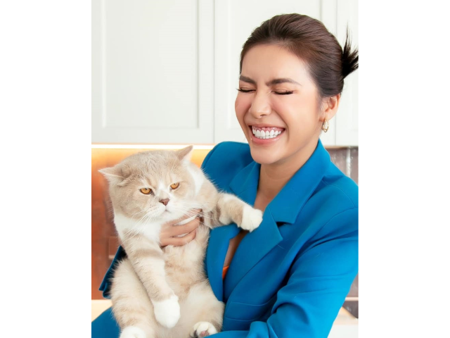 Đối với Minh Tú, mèo cưng Nết Na không chỉ là một thú cưng đáng yêu mà còn là người thân thực sự, mang lại cho cô rất nhiều niềm vui, tiếng cười và cả sự an ủi, xoa dịu tâm hồn.