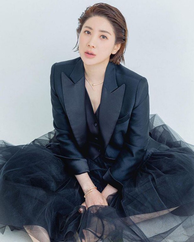 Sau khoảng nửa năm kết hôn, Seo In Young bị chồng doanh nhân đâm đơn ly dị.
